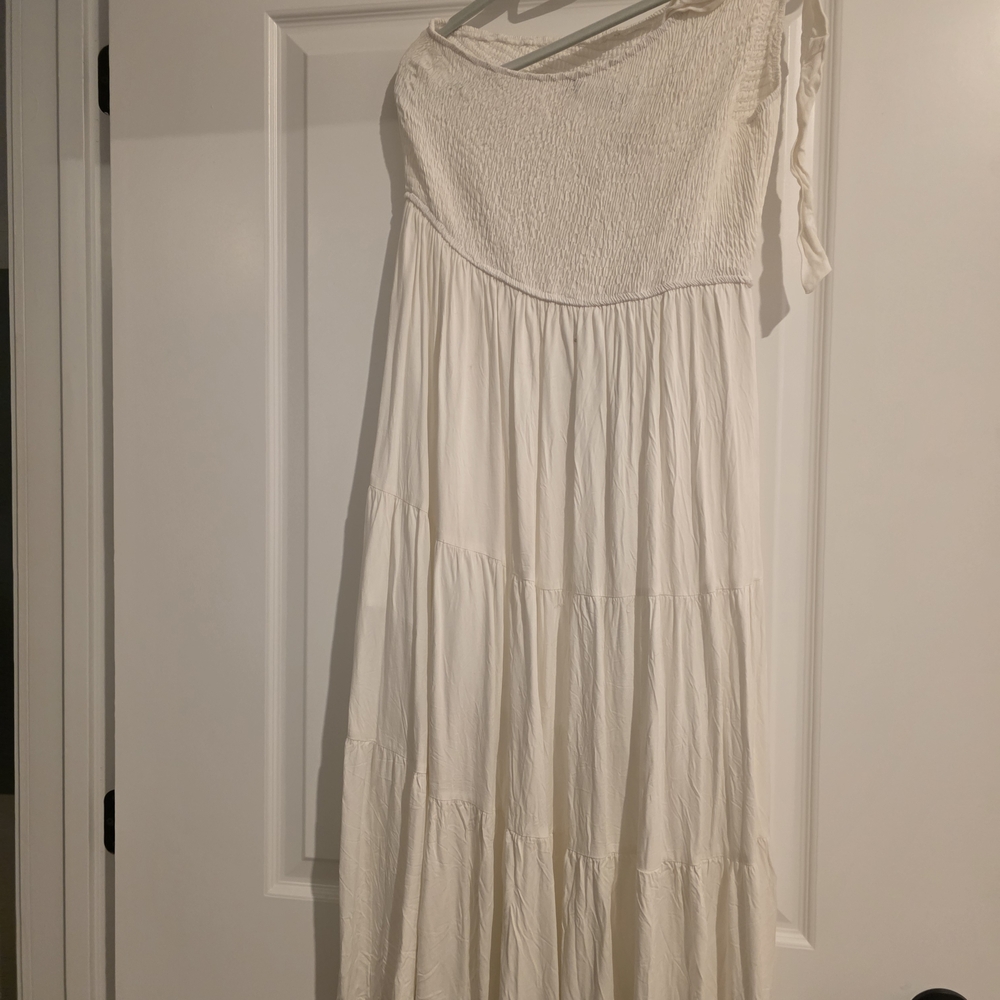 Women’s White One-Shoulder Maxi Dress